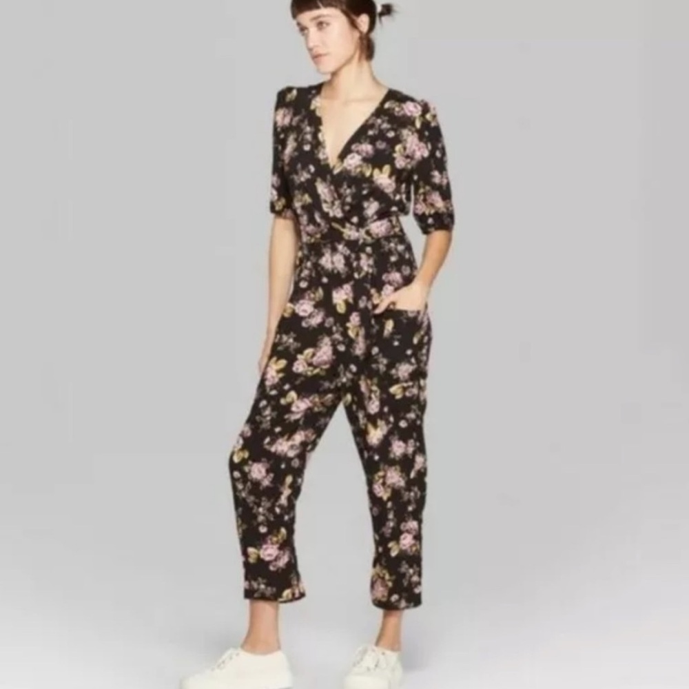 Wild Fable Floral Black V-Neck Jumpsuit Sz Small NWT